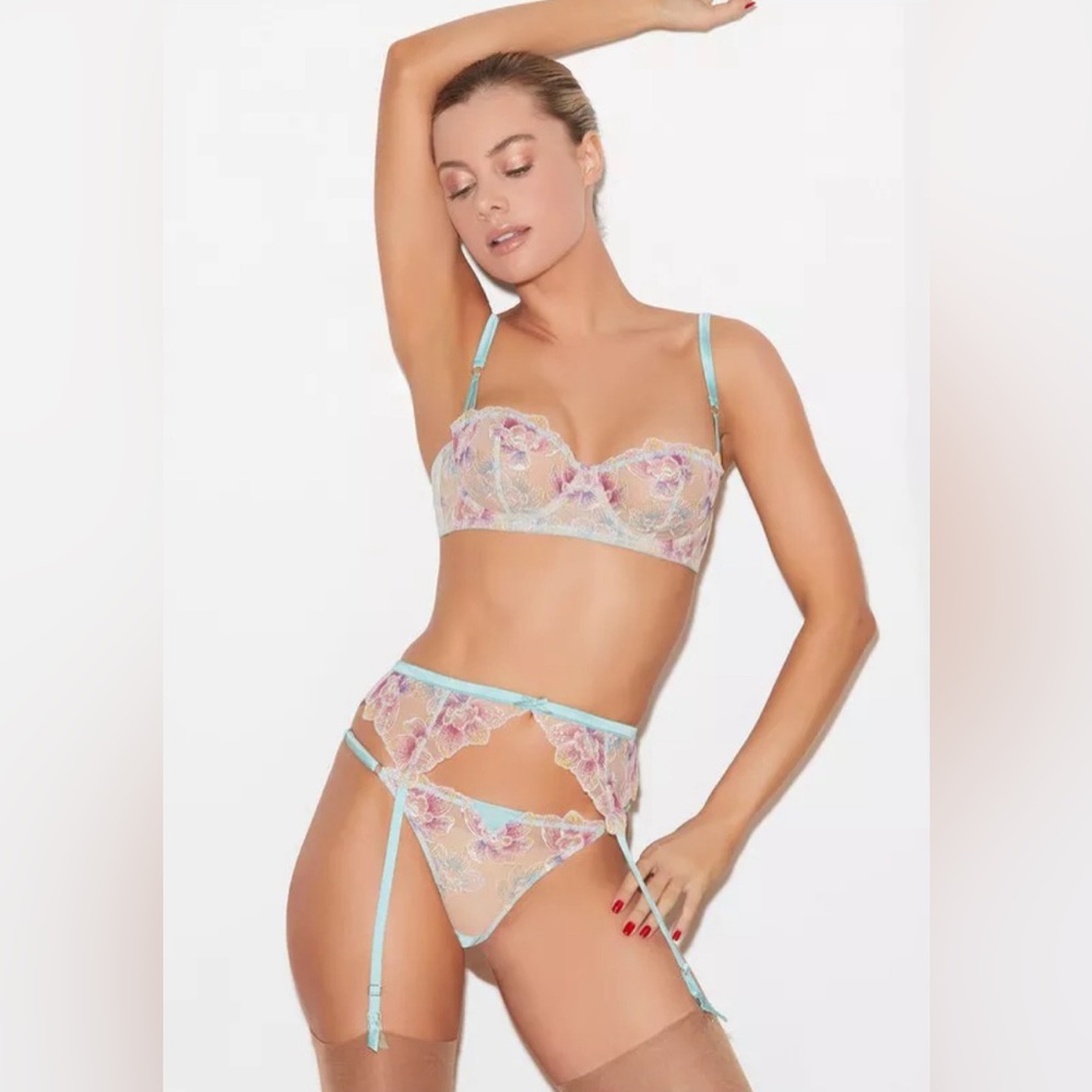 Fleur du Mal

Pixie Embroidered Balconette Bra
